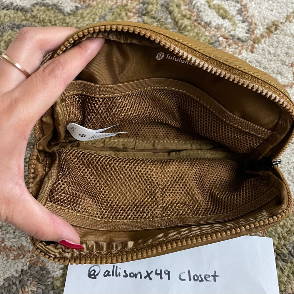 🍁Burnt Camel🍁 Lululemon Everywhere Belt Bag - Picture 4 of 12